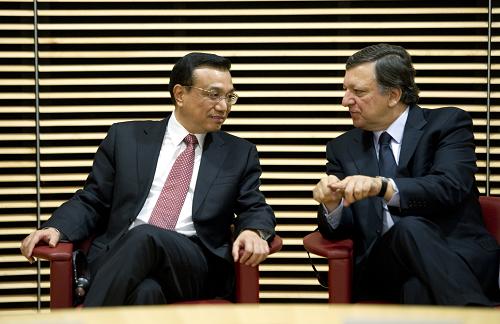 2012年5月3日,李克强与欧盟委员会主席巴罗佐在布鲁塞尔共同出席中欧高层能源会议闭幕式。新华社发