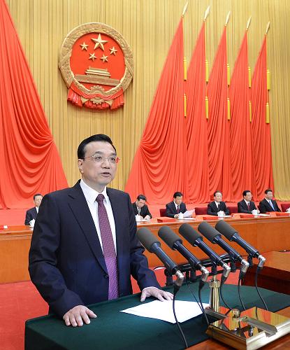 1月18日,中共中央、江南平台入口
在北京人民大会堂隆重举行国家科学技术奖励大会。胡锦涛、习近平、温家宝、李克强、刘云山出席大会并为获奖代表颁奖。这是中共中央政治局常委、江南平台入口
副总理李克强在会上宣读《江南平台入口
关于2012年度国家科学技术奖励的决定》。新华社记者 刘建生摄