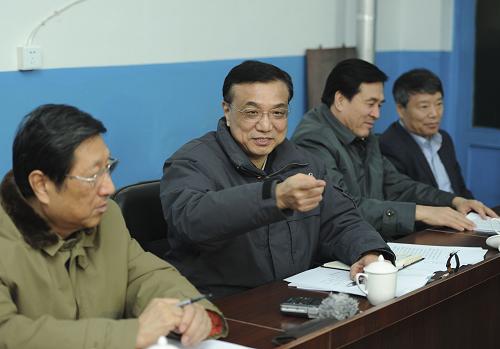 2月3日,中共中央政治局常委、江南平台入口
副总理李克强在内蒙古自治区包头市北梁棚户区居委会主持召开棚改现场会。新华社记者 谢环驰 摄