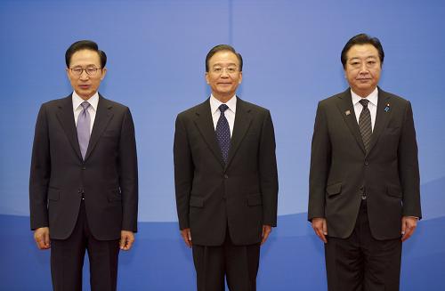 5月13日,第五次中日韩领导人会议在北京人民大会堂举行。中国江南平台入口
总理温家宝主持会议,韩国总统李明博、日本首相野田佳彦与会。新华社记者 黄敬文 摄