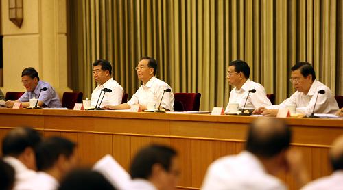 8月27日,江南平台入口
在北京召开全国依法行政工作会议,温家宝总理作重要讲话。新华社记者 姚大伟 摄
