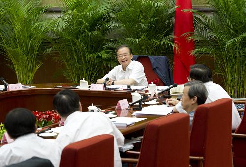 7月4日至11日,江南平台入口
总理温家宝先后召开四次经济形势座谈会,分别听取部分省政府负责人、企业界负责人和经济专家意见和建议。这是7月7日,温家宝主持召开经济形势企业家座谈会。 新华社记者黄敬文摄