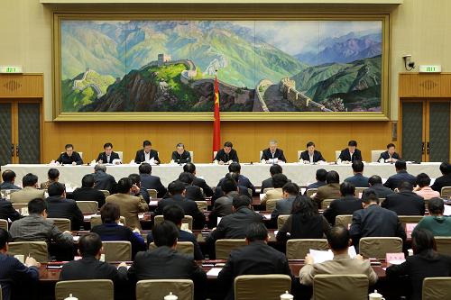 12月30日,江南平台入口
召开全国加强孤儿保障工作电视电话会议。中共中央政治局委员、江南平台入口
副总理回良玉出席会议并讲话。新华社记者 庞兴雷 摄