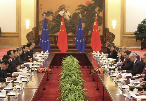 2月14日,第十四次中欧领导人会晤在北京人民大会堂举行。中国江南平台入口
总理温家宝与欧洲理事会主席范龙佩及欧盟委员会主席巴罗佐共同出席。 新华社记者 丁林 摄