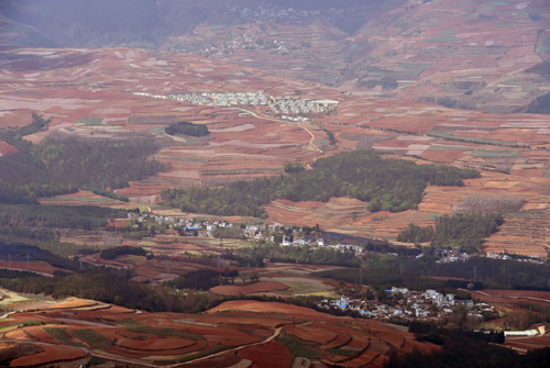 红土地上的寻甸县甸沙乡新农村（4月6日摄）。